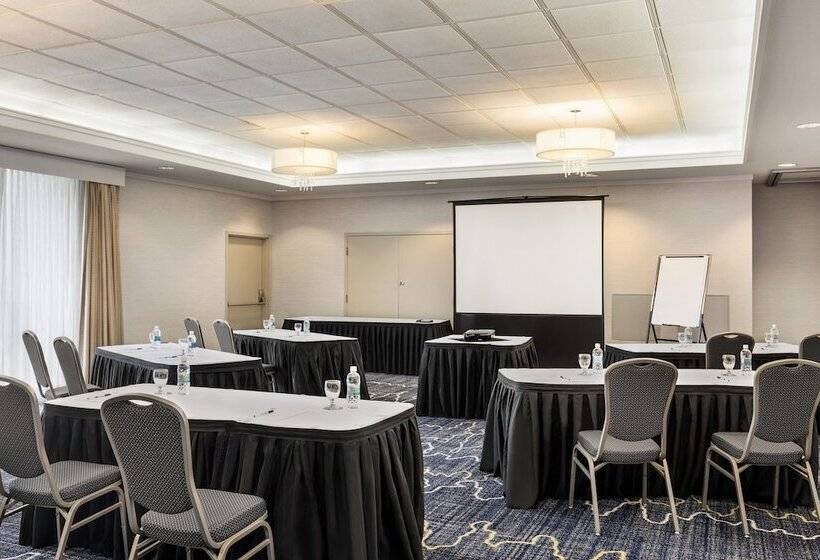 فندق Holiday Inn Express Vancouvermetrotown