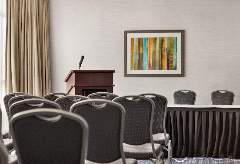 בית מלון כפרי Holiday Inn Express Vancouvermetrotown