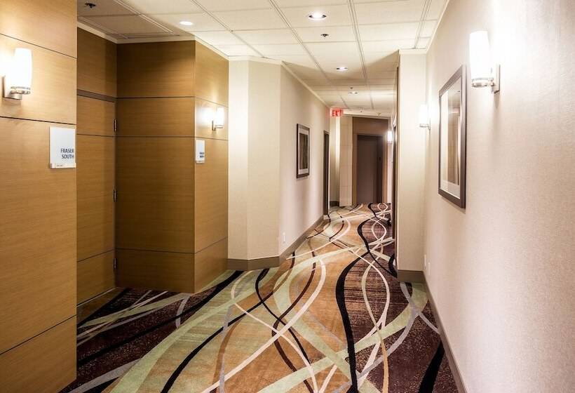 فندق Holiday Inn Express Vancouvermetrotown