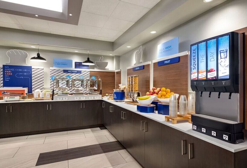 فندق Holiday Inn Express Vancouvermetrotown