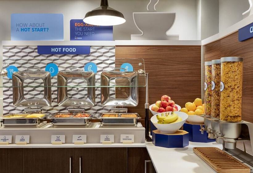 فندق Holiday Inn Express Vancouvermetrotown