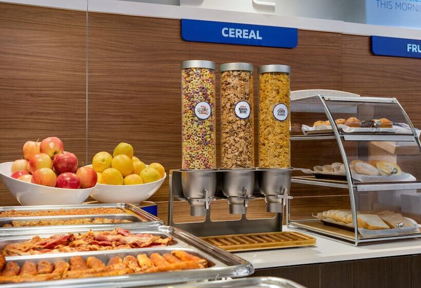 فندق Holiday Inn Express Vancouvermetrotown