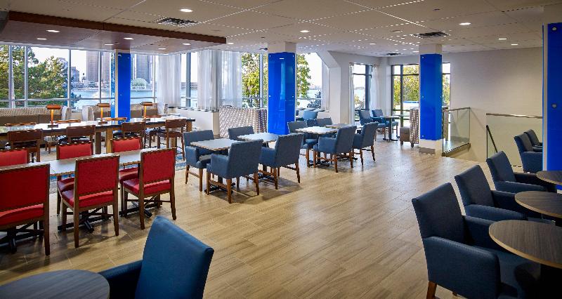 هتل Holiday Inn Express Windsor Waterfront, An Ihg