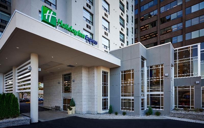 فندق Holiday Inn Express Windsor Waterfront, An Ihg