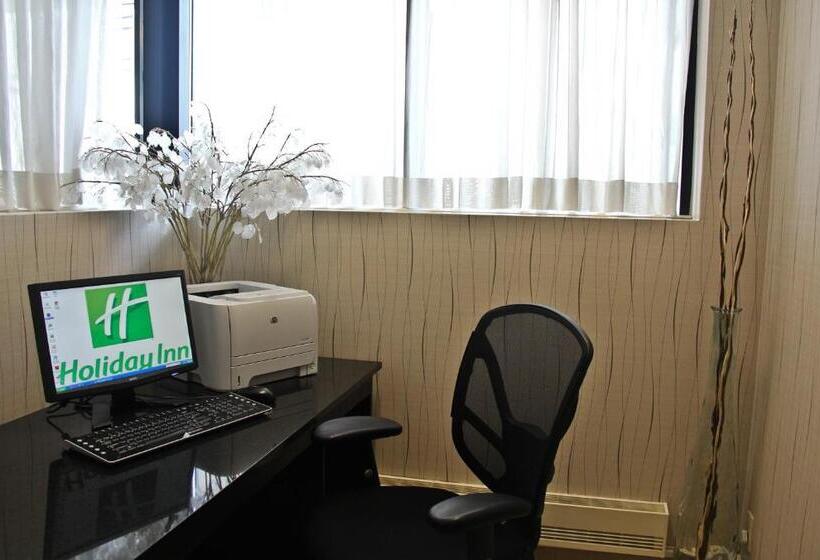 فندق Holiday Inn & Suites Winnipeg Downtown, An Ihg