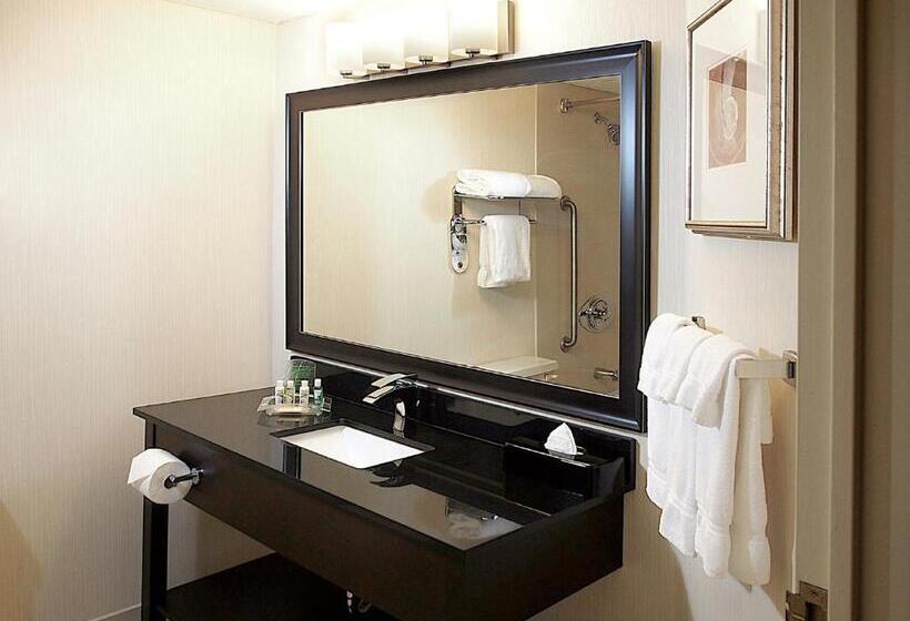 בית מלון כפרי Holiday Inn & Suites Winnipeg Downtown, An Ihg