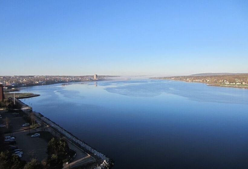 בית מלון כפרי Holiday Inn Sydney   Waterfront, An Ihg