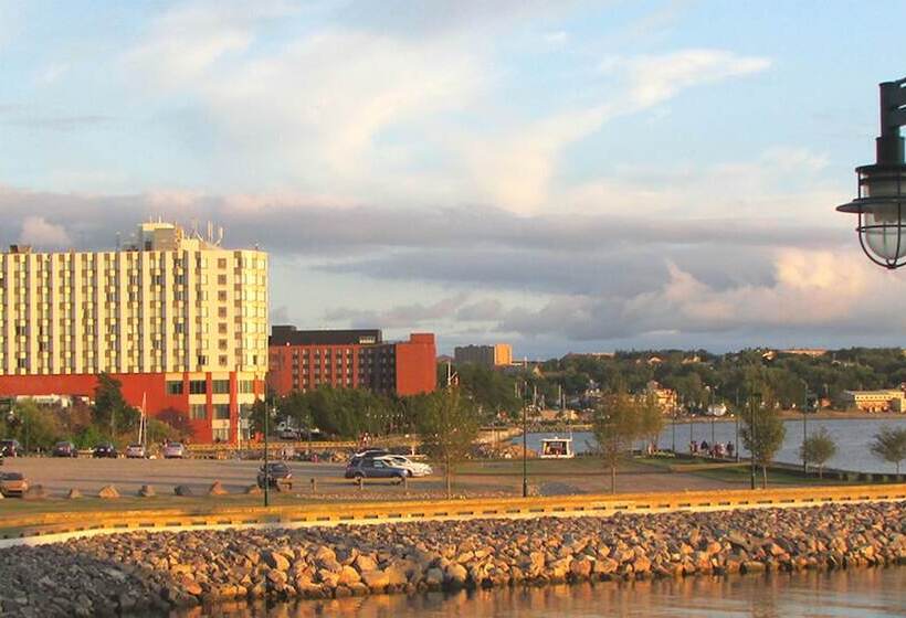 בית מלון כפרי Holiday Inn Sydney   Waterfront, An Ihg