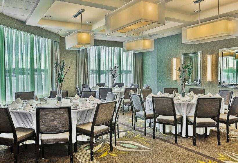 בית מלון כפרי Holiday Inn Sydney   Waterfront, An Ihg