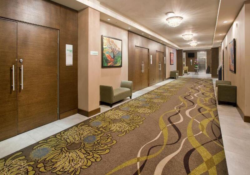 Отель Holiday Inn Vancouver Centre Broadway, An Ihg