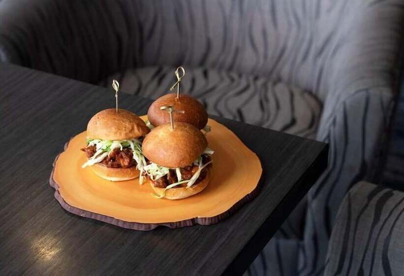 فندق Holiday Inn Winnipeg   Airport West, An Ihg