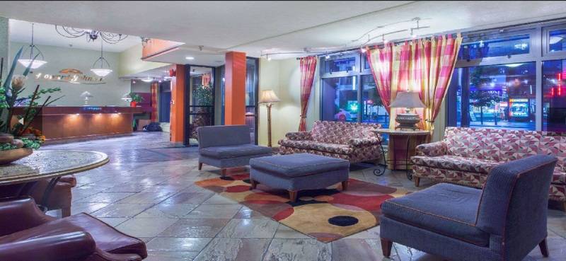 Отель Howard Johnson By Wyndham Vancouver Downtown