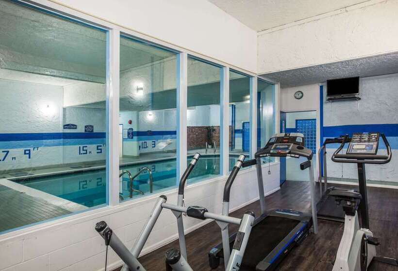 בית מלון כפרי Howard Johnson  By Wyndham Victoria