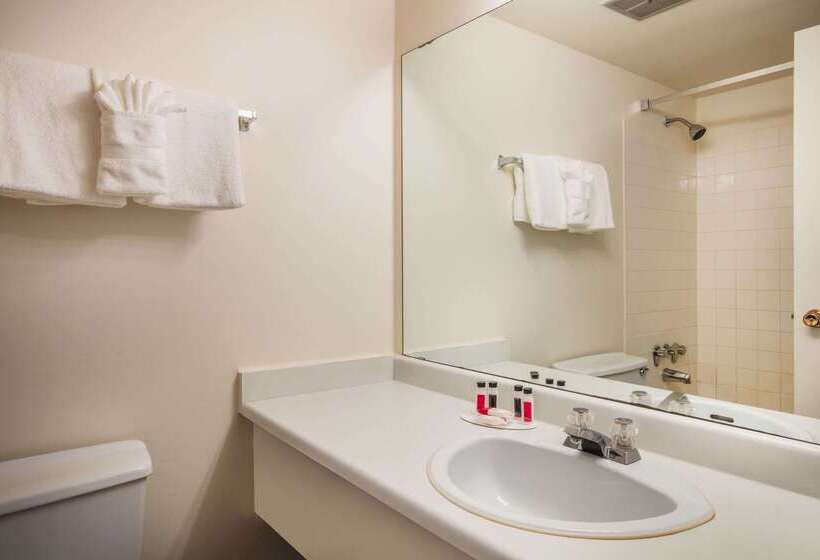 בית מלון כפרי Howard Johnson  By Wyndham Victoria