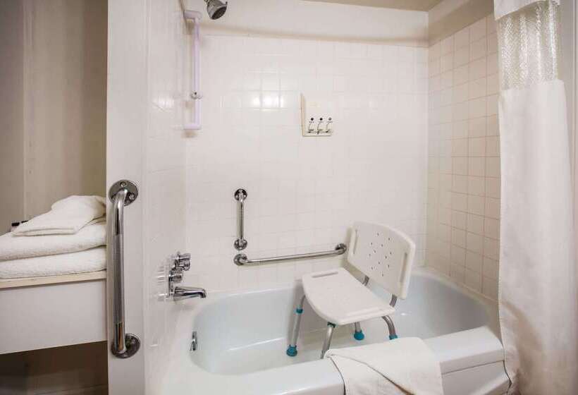 בית מלון כפרי Howard Johnson  By Wyndham Victoria