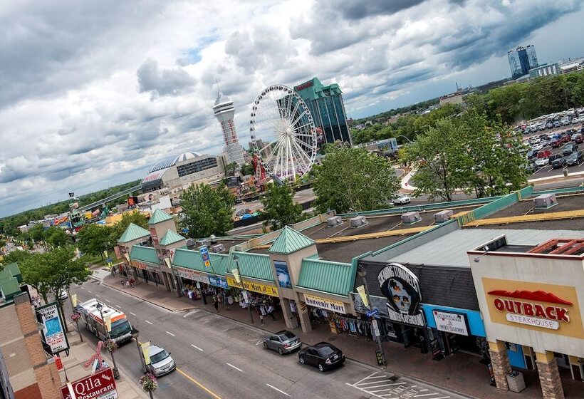 فندق Howard Johnson Plaza By Wyndham By The Falls Niagara Falls