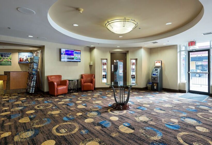 فندق Howard Johnson Plaza By Wyndham By The Falls Niagara Falls