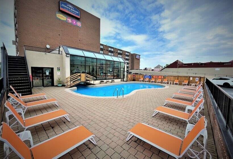 فندق Howard Johnson Plaza By Wyndham By The Falls Niagara Falls