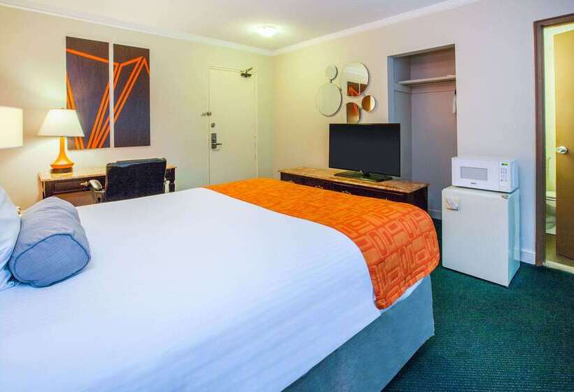 هتل Surestay Plus By Best Western Windsor