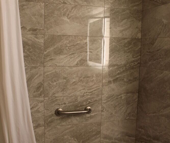 هتل Surestay Plus By Best Western Windsor