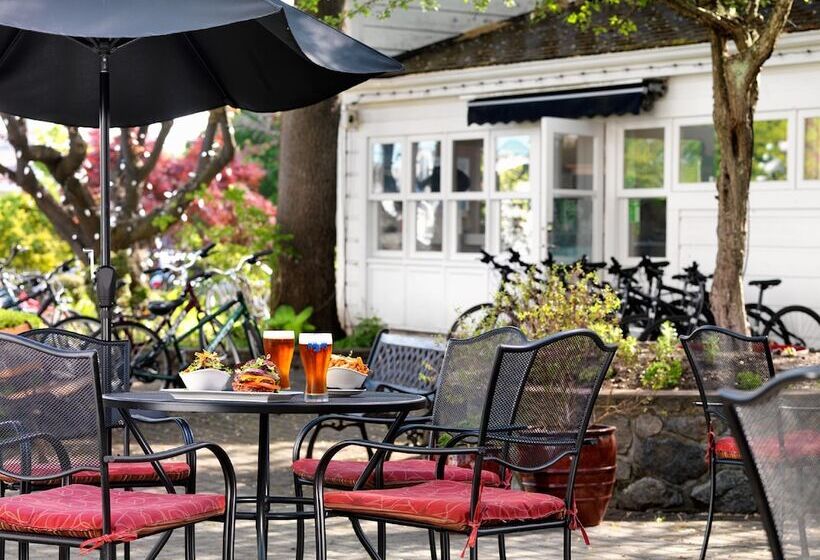 Huntingdon Hotel And Suites