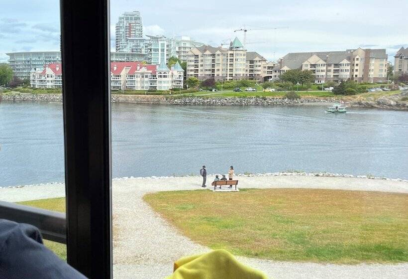 ホテル Inn At Laurel Point