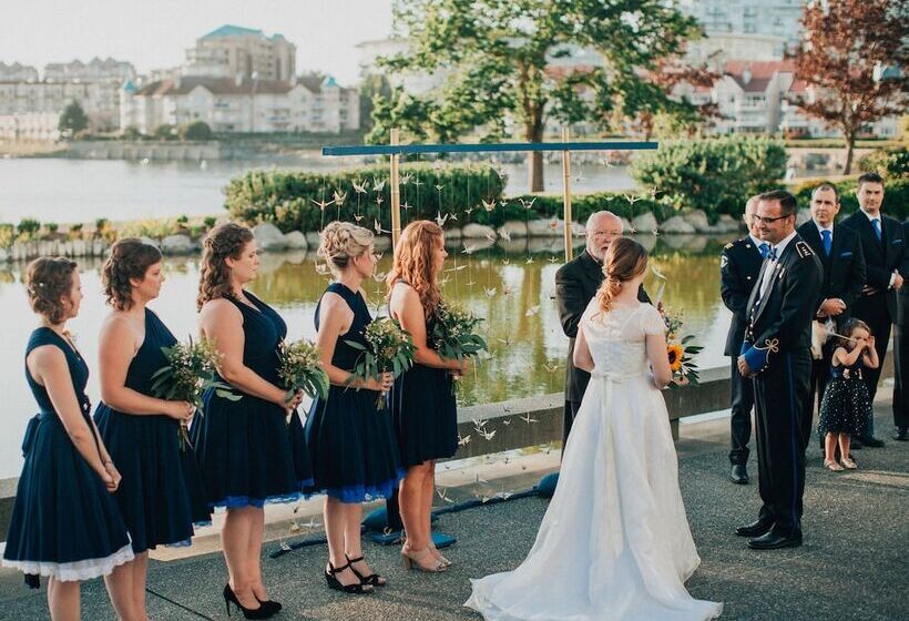 ホテル Inn At Laurel Point