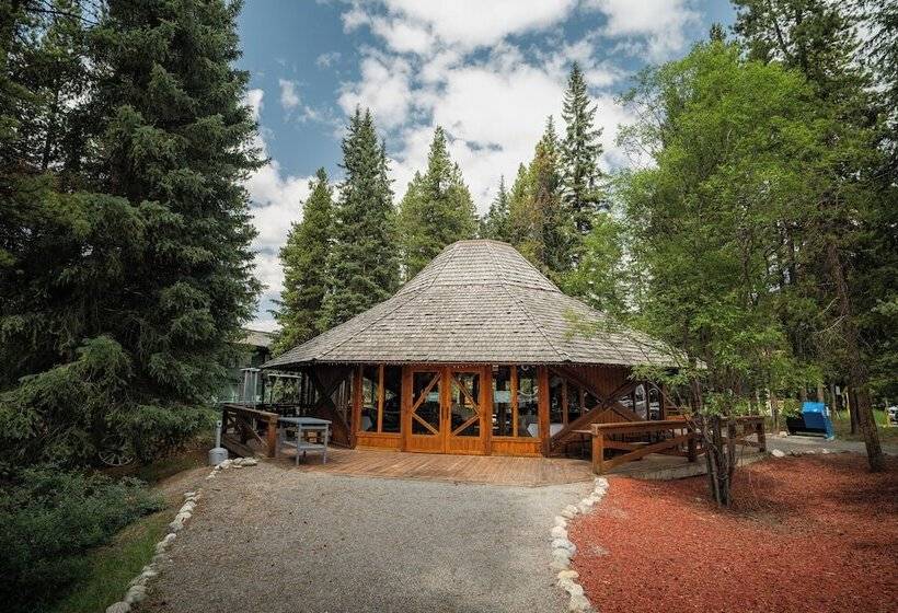 בית מלון כפרי Lake Louise Inn