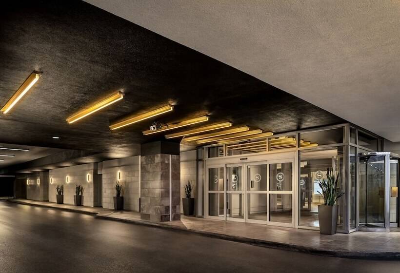 Отель Le Centre Sheraton Montreal