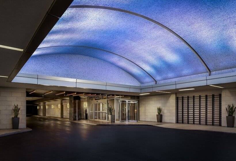 Отель Le Centre Sheraton Montreal