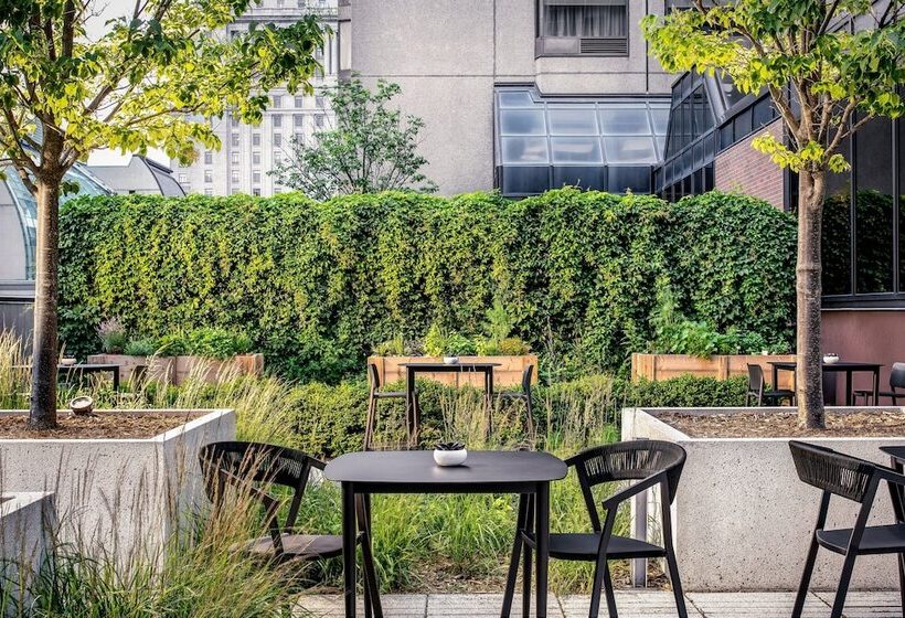 Отель Le Centre Sheraton Montreal