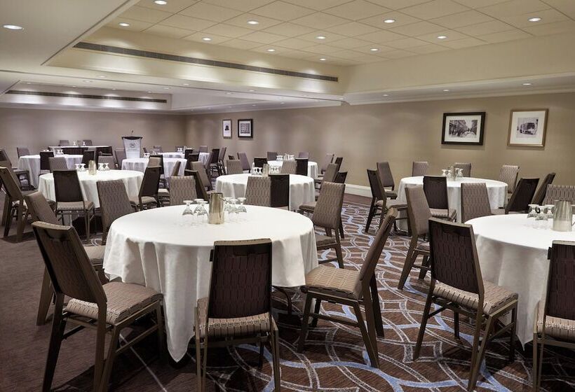 Отель Le Centre Sheraton Montreal