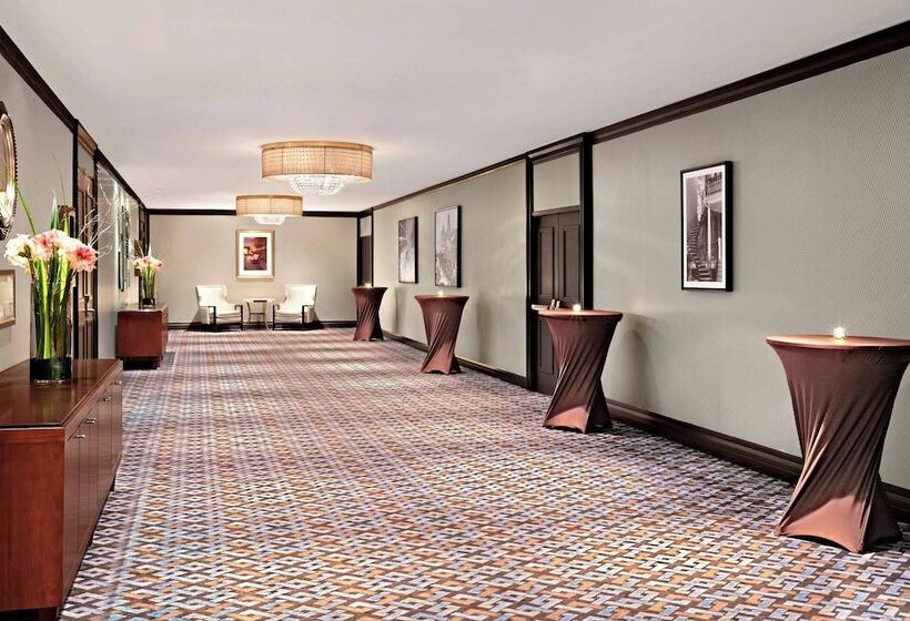 Отель Le Centre Sheraton Montreal