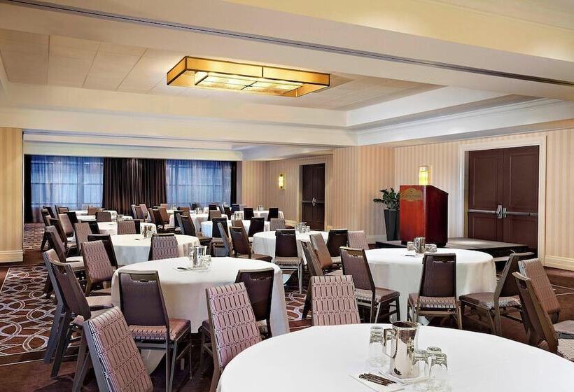 Отель Le Centre Sheraton Montreal