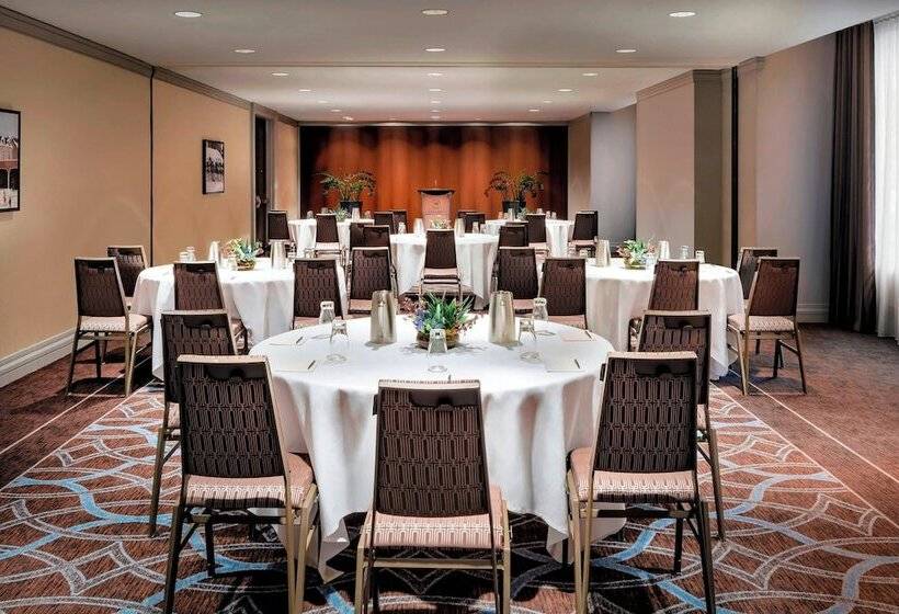 Отель Le Centre Sheraton Montreal