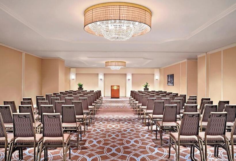 Отель Le Centre Sheraton Montreal