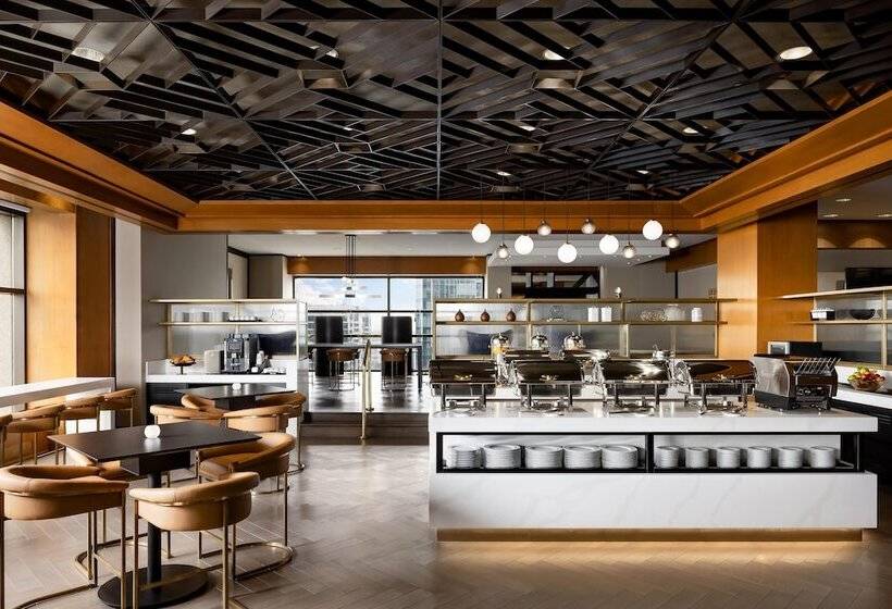 Отель Le Centre Sheraton Montreal