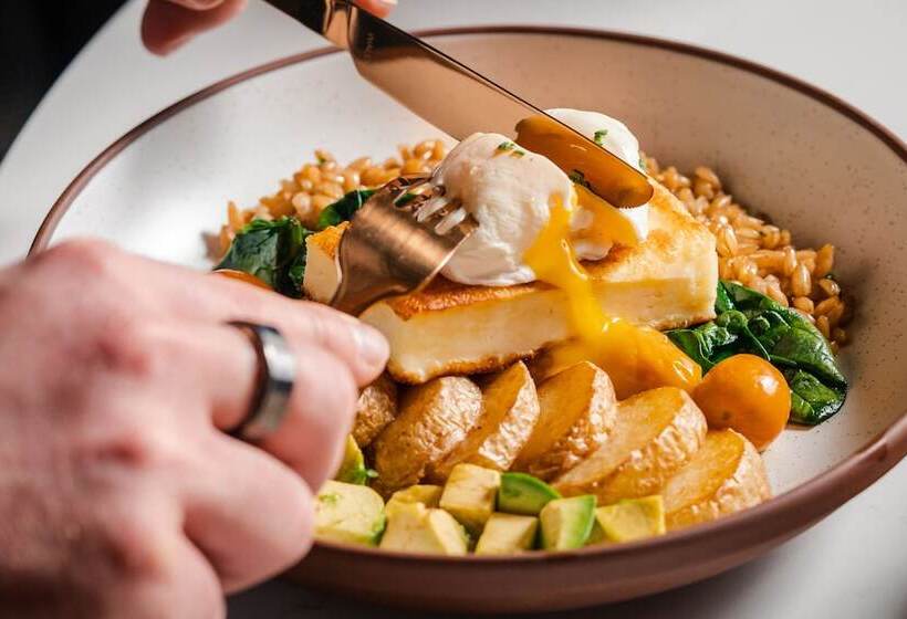 Отель Le Centre Sheraton Montreal