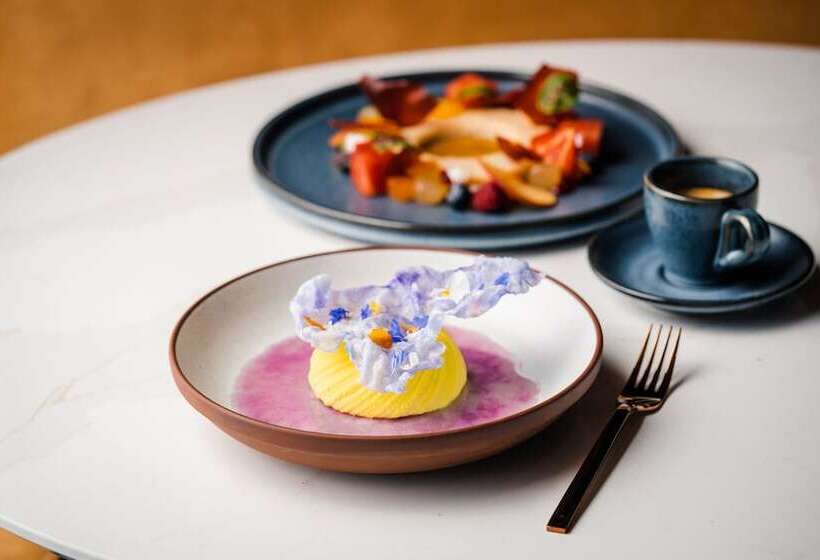 Отель Le Centre Sheraton Montreal