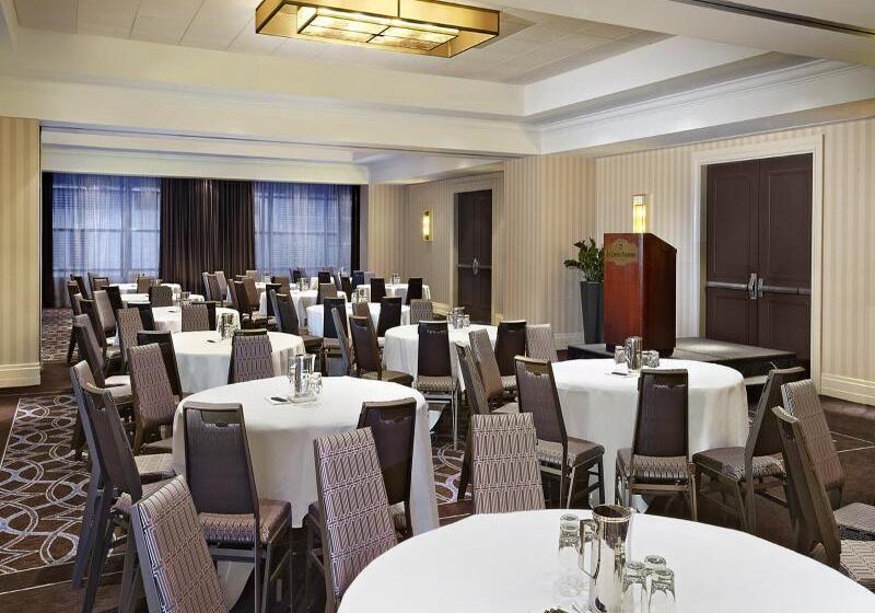 Отель Le Centre Sheraton Montreal