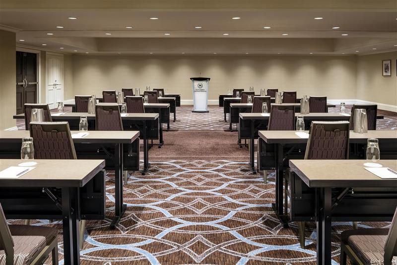 Отель Le Centre Sheraton Montreal