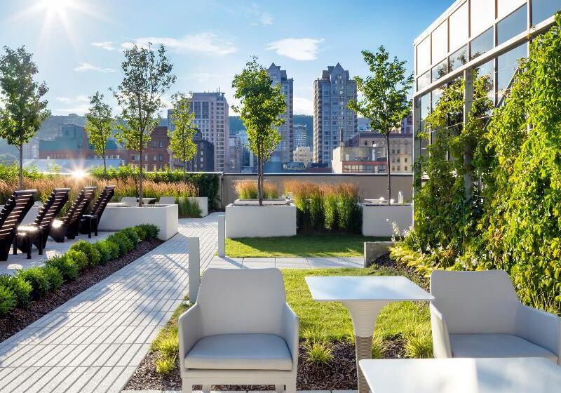 Отель Le Centre Sheraton Montreal