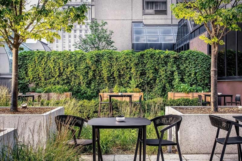 Отель Le Centre Sheraton Montreal