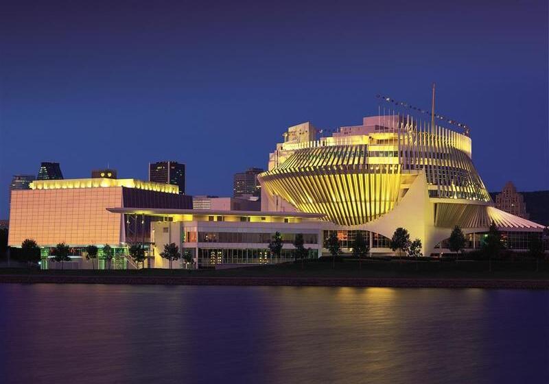 Отель Le Centre Sheraton Montreal