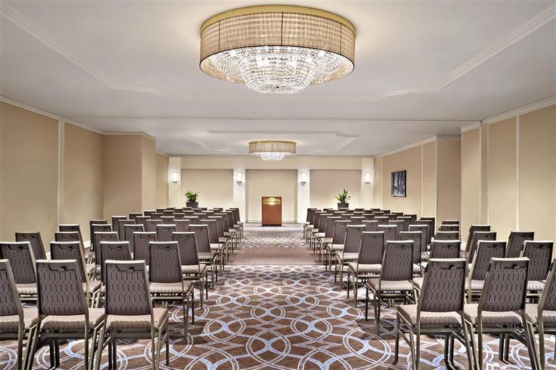 Отель Le Centre Sheraton Montreal