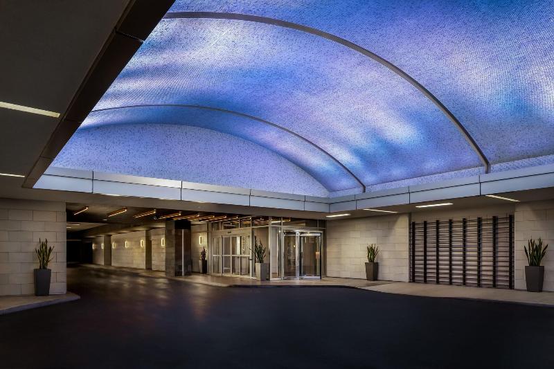 Отель Le Centre Sheraton Montreal