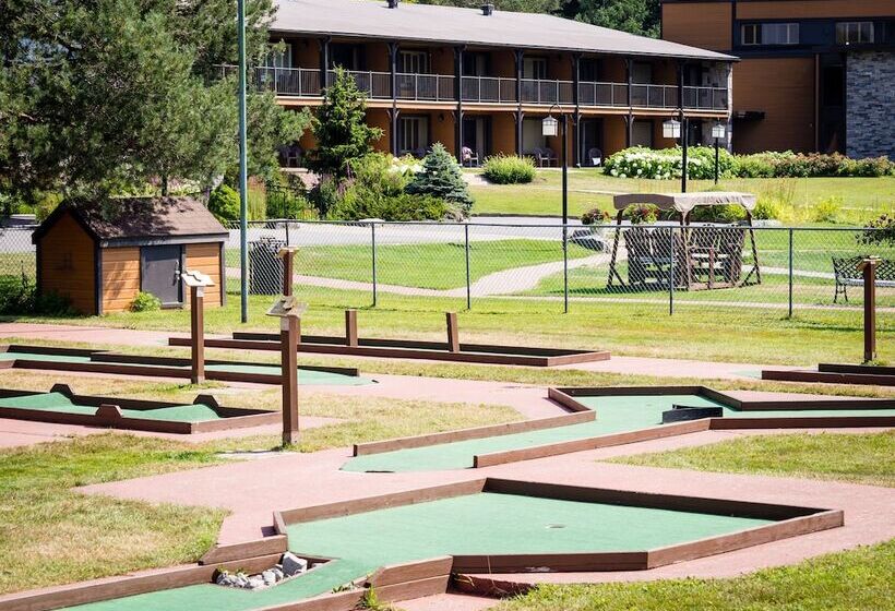 Отель Le Manoir Du Lac Delage