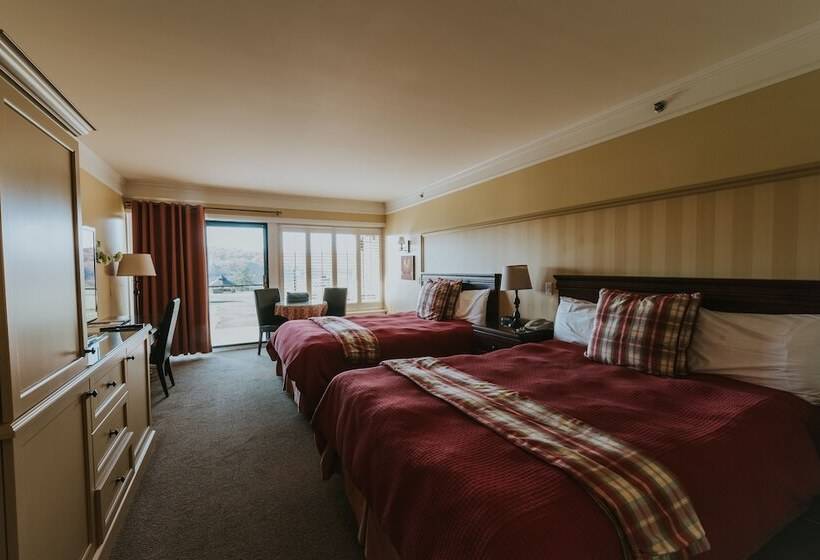 Отель Le Manoir Du Lac Delage