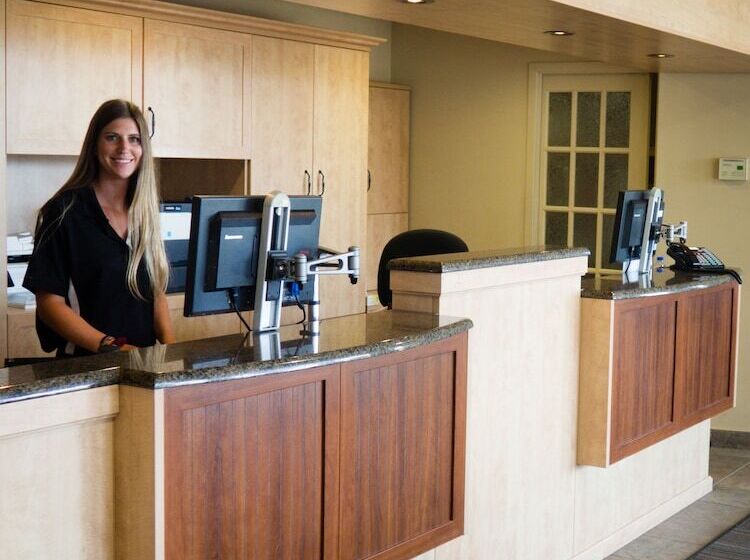 Отель Le Manoir Du Lac Delage