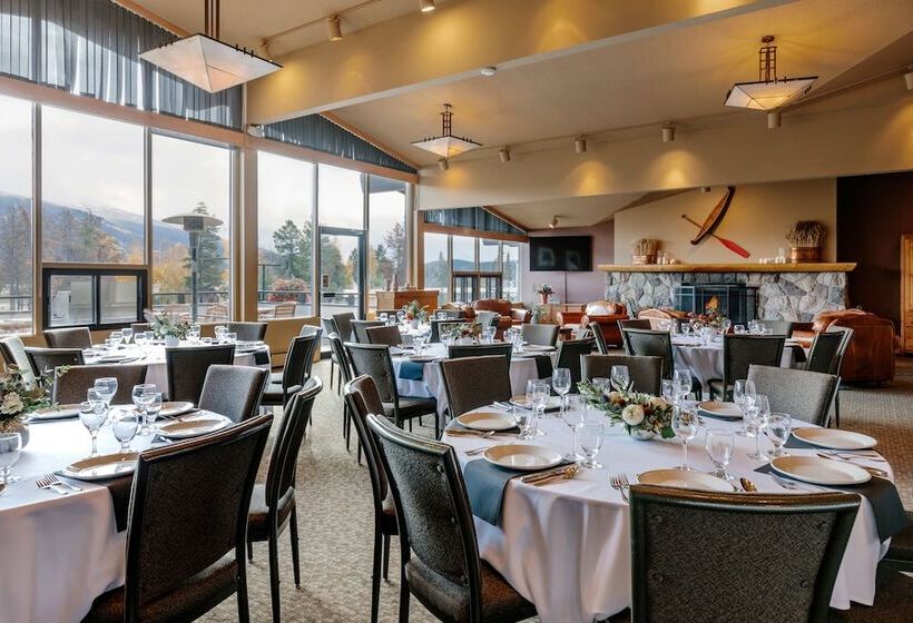 فندق Lobstick Lodge